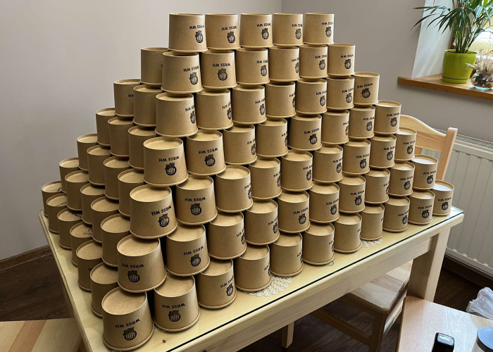 Picture of a lot of paper cups.
